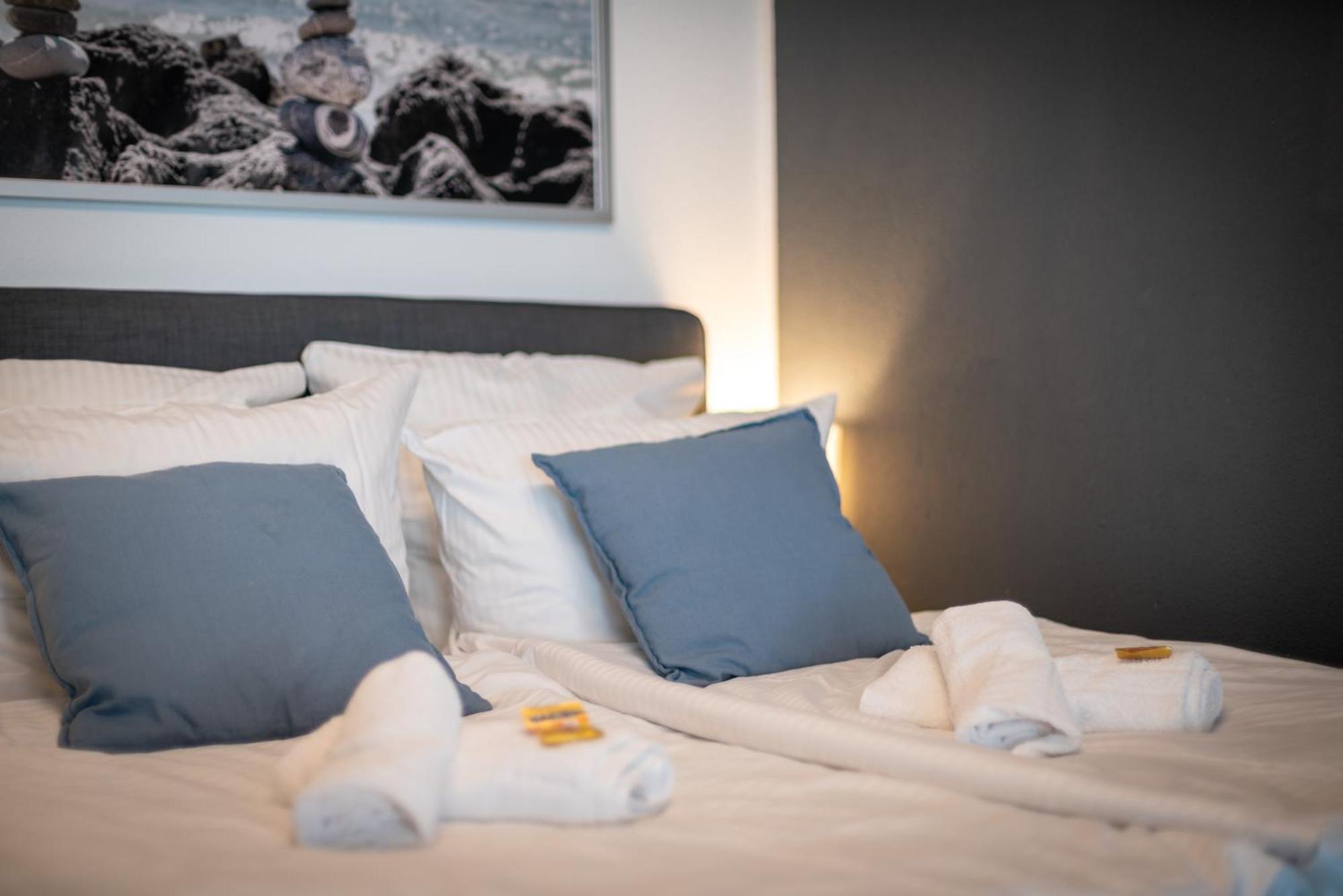 Federnest: Luxury Studio with King Bed & Home Office Duisburg Exterior photo